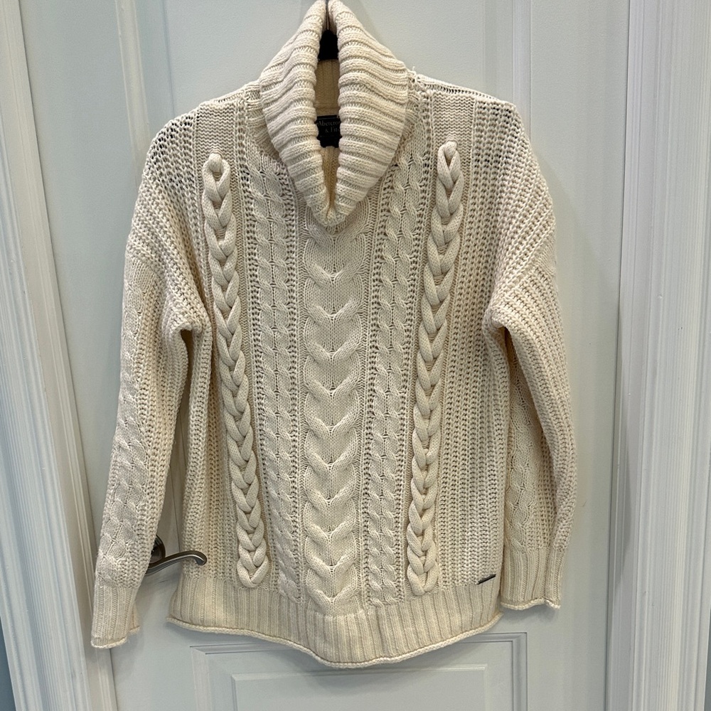 Abercrombie & Fitch Ivory Turtleneck Sweater